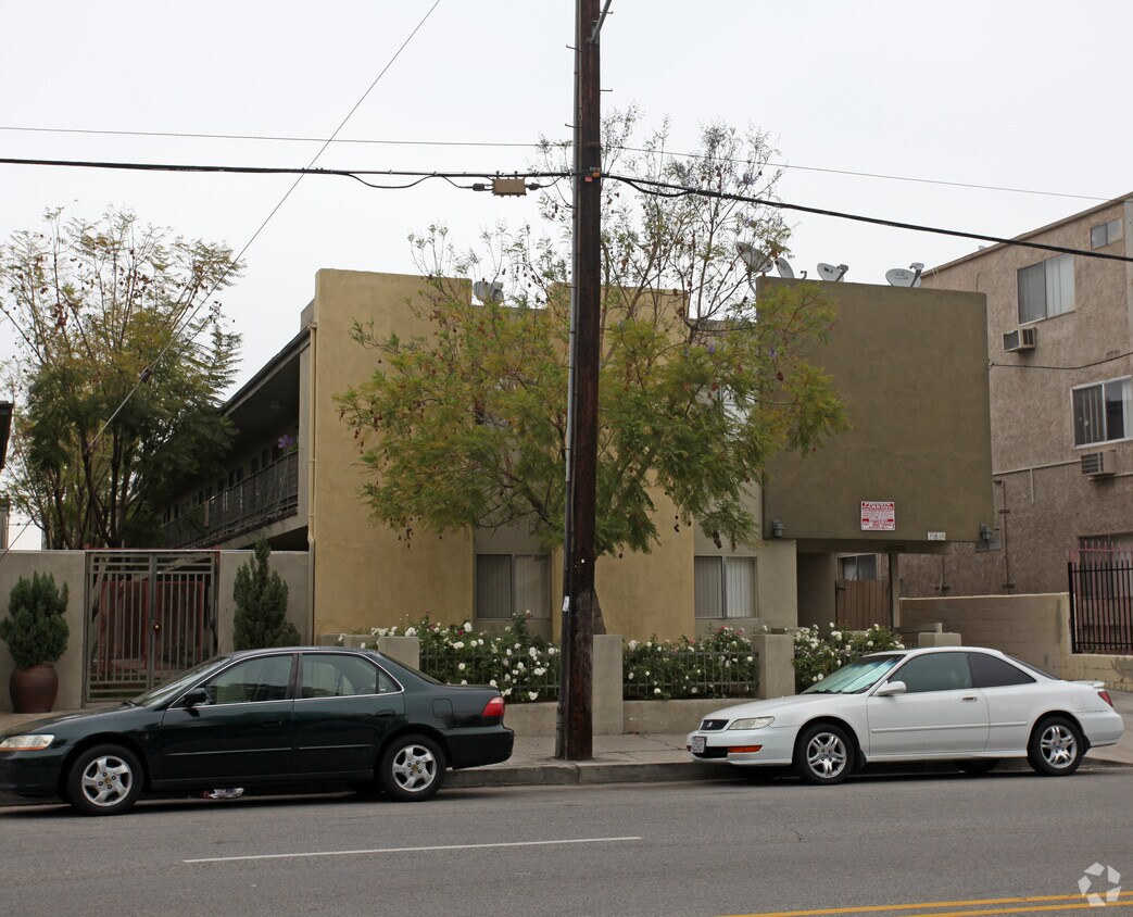 Building Photo - 15835 Saticoy St