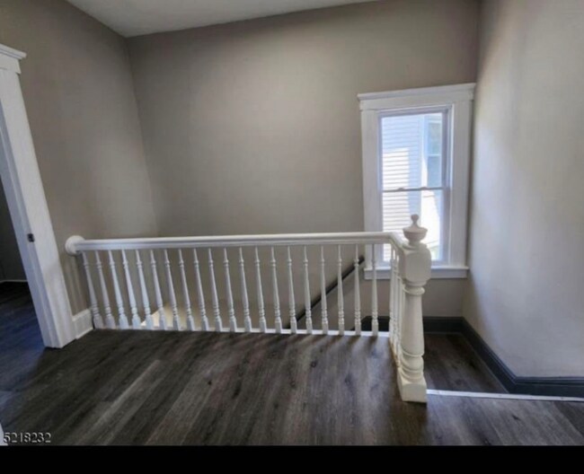 Building Photo - 142 Dehart Pl