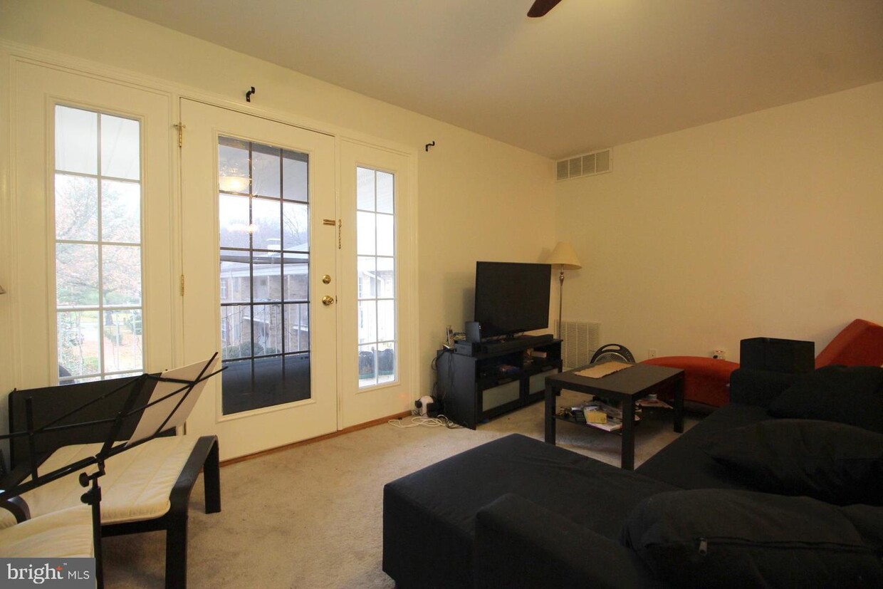Primary Photo - 1132 S Washington St