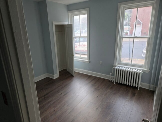 Building Photo - 1317 W 3rd St