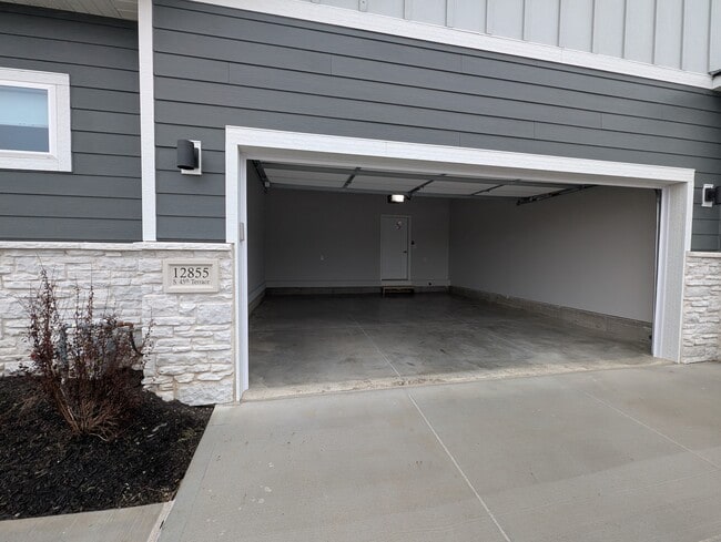 Garage - 12855 S 45th Ter