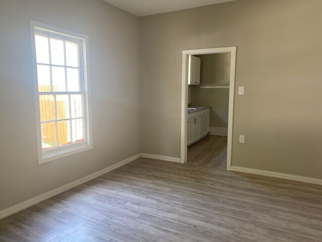 Foto del edificio - Recently Remodeled 2/1 in Sherman!