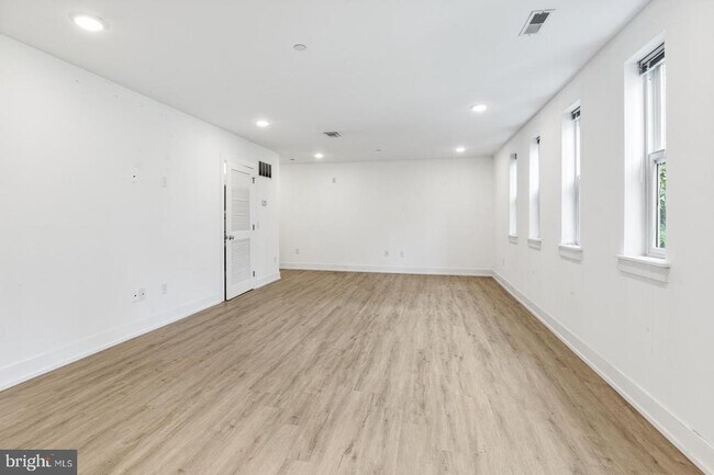 Building Photo - 1335 N Marston St