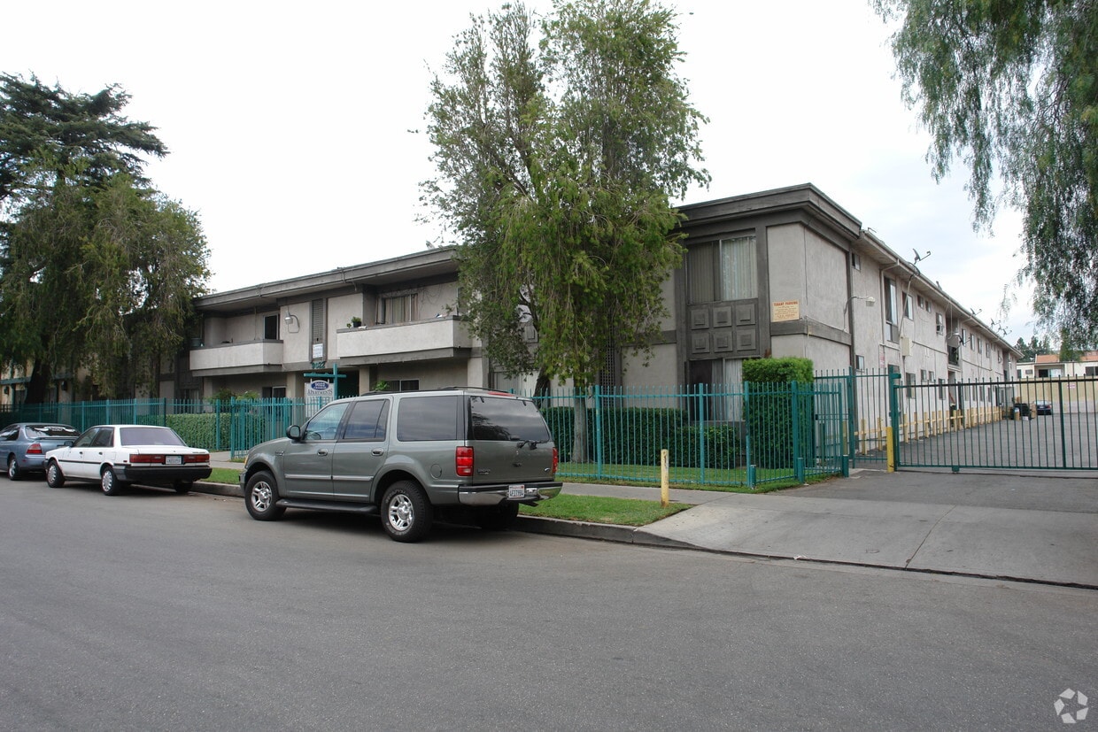 Primary Photo - 9022 Cedros Ave