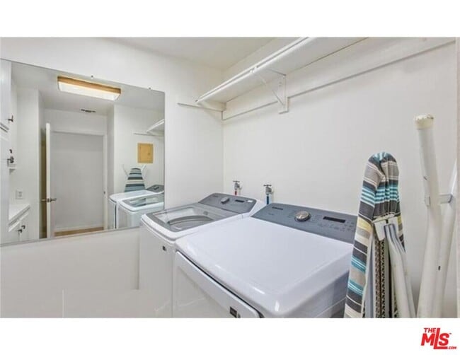 Building Photo - 199 Summit View Dr