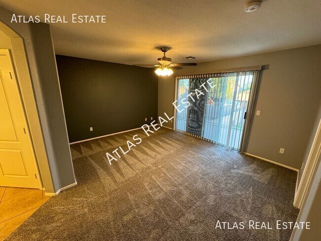 Foto del edificio - Stunning 4 Bed/2.5 Bath Home with a Privat...