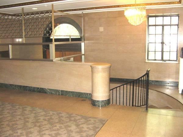Secure Entrance / Foyer - 1212 Delaware Ave