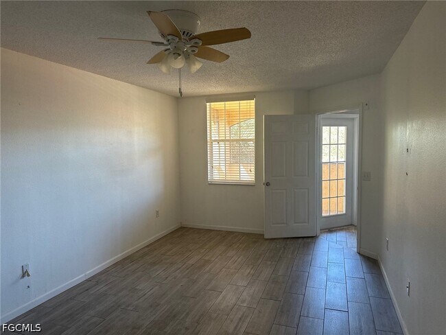 Foto del edificio - 8659 River Homes Lane