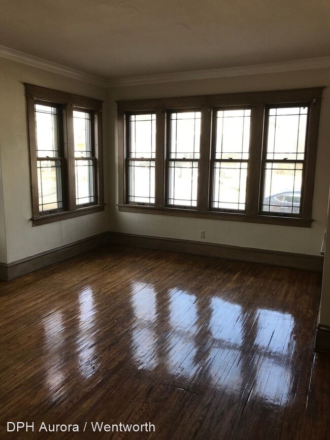 Building Photo - 306 N Locust St