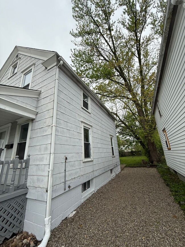 Building Photo - Section 8 Accepted! 4br 2ba Home