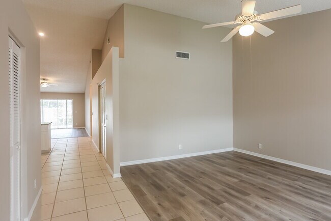 Building Photo - 11117 Lakeaire Cir