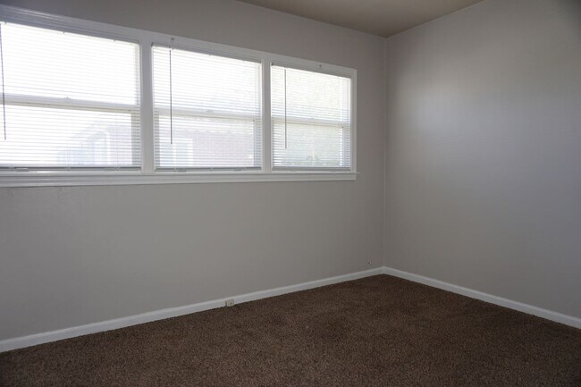 Building Photo - 3543 Valley Heights Dr