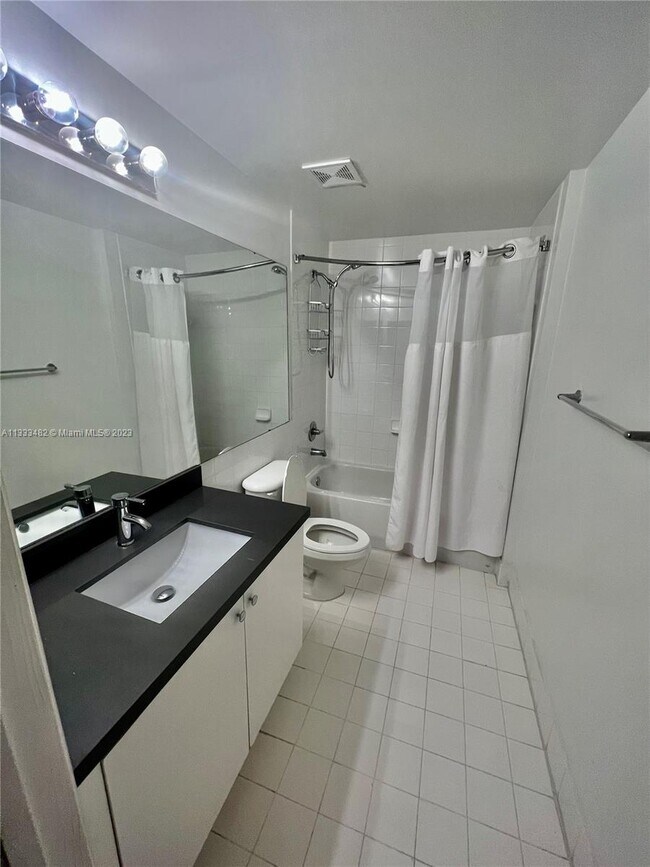 Foto del edificio - 5091 NW 7th St
