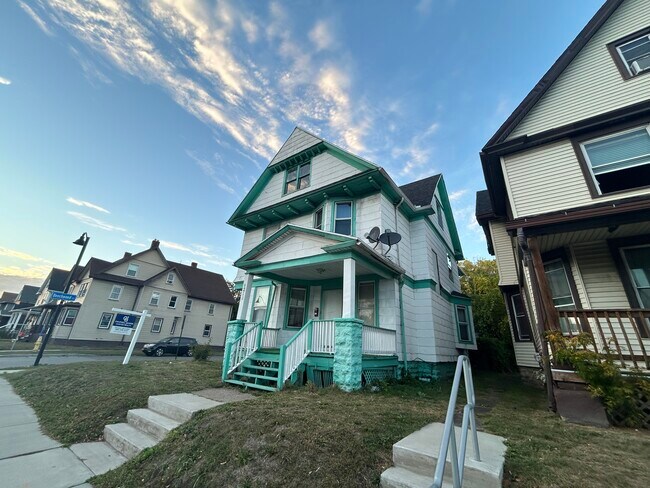 Foto del edificio - 1322 E Main St