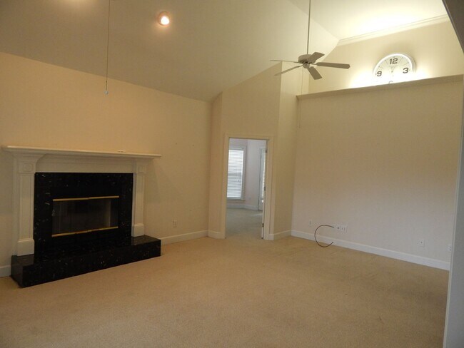 Building Photo - 3 Bedroom 2 bath in The Cape-