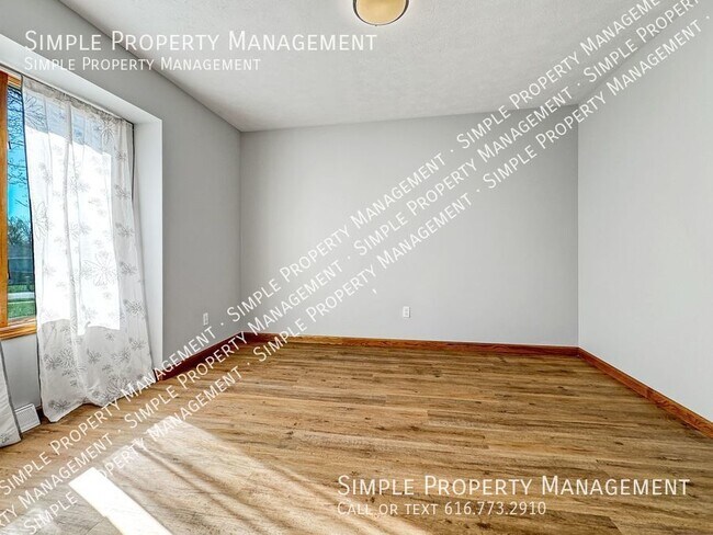 Foto del edificio - Charming Duplex 3-bed, 1.5-bath in Middlev...