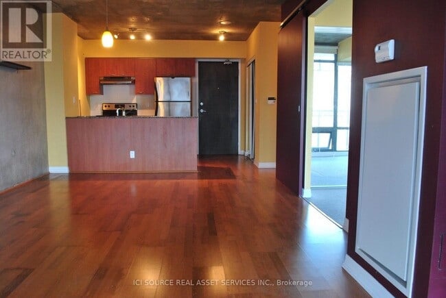 Building Photo - 22 Wellesley St E