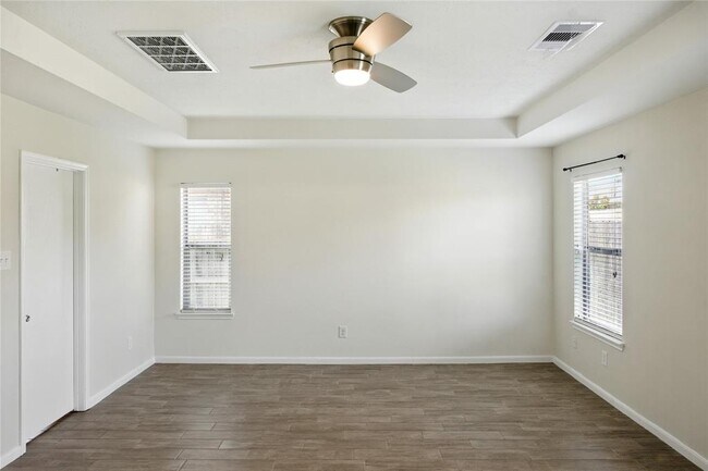 Foto del edificio - 6735 Crescent Creek Ln