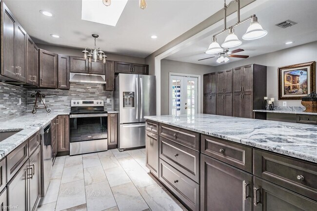 Foto del edificio - 2 br, 2 bath House - 36939 R Center Avenue