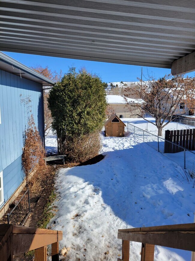 Building Photo - 5 bedroom home with attached garage in Boz...