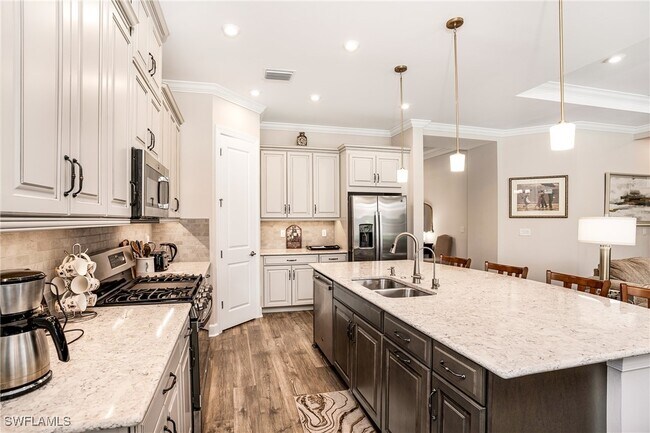 Foto del edificio - 8131 Lucello Ter S