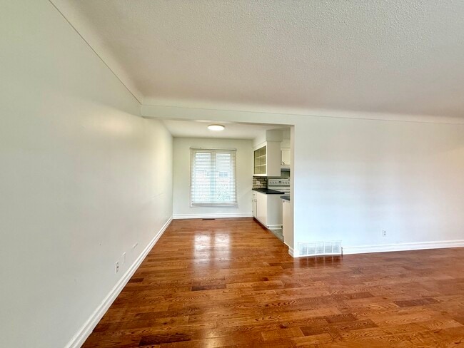 Building Photo - 90 Rochelle Dr