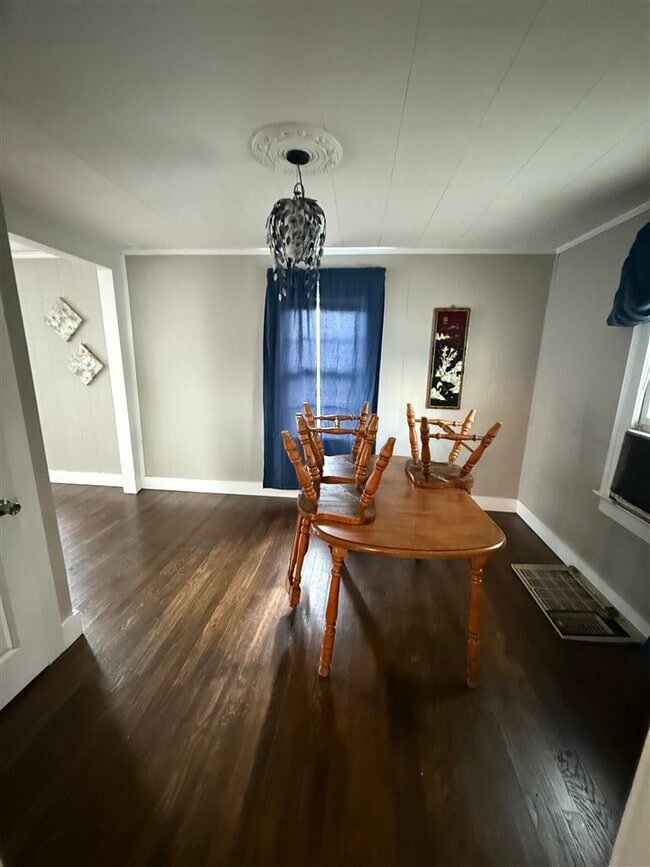 Building Photo - 1301 Nutwood St