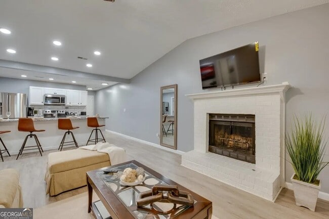 Building Photo - 5755 Williamsburg Trce