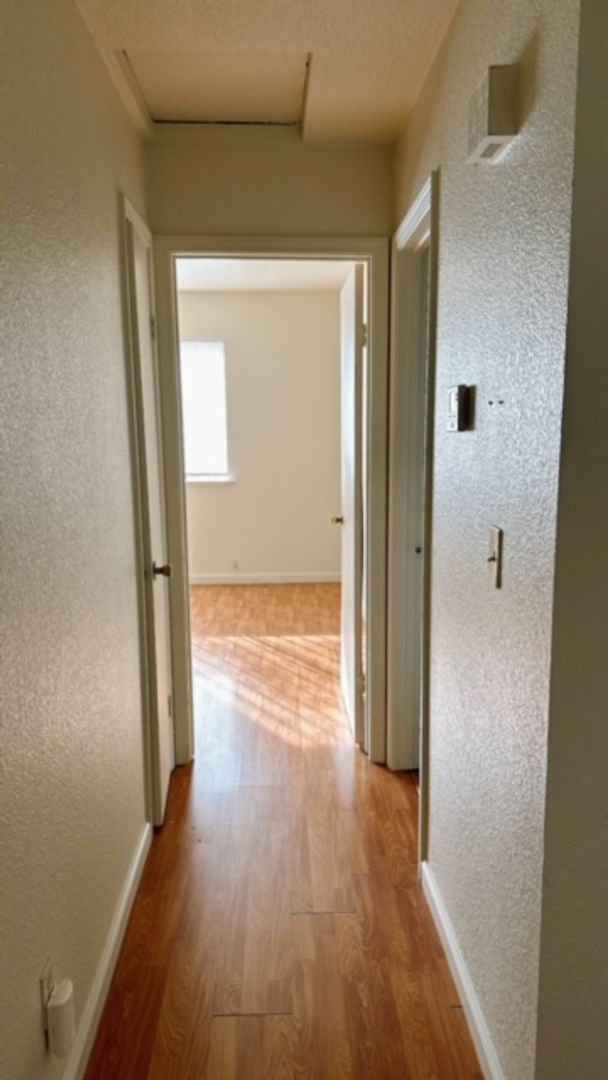 Building Photo - Walking distance to San Joaquin Elementary
