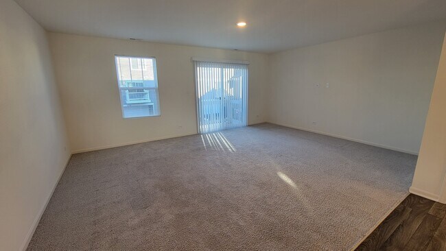 Building Photo - 180 Goldenrod Dr