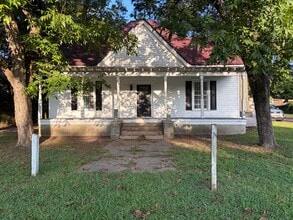 Building Photo - 153 Gholston St
