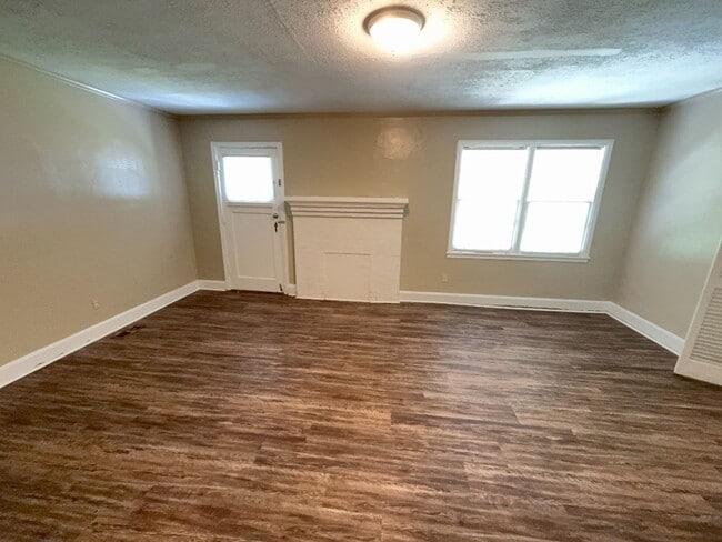 Building Photo - 120 Munson Dr