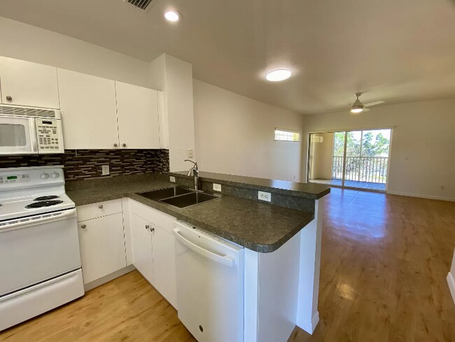 Building Photo - 2060 Willow Hammock Cir