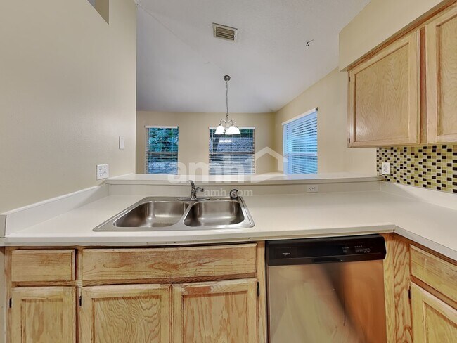 Foto del edificio - 815 Park Trail Dr