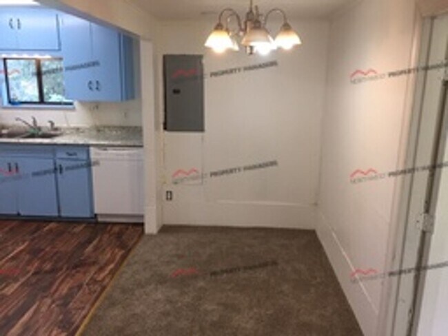 Foto del edificio - STATUS: AVAILABLE   | R112 | $1495