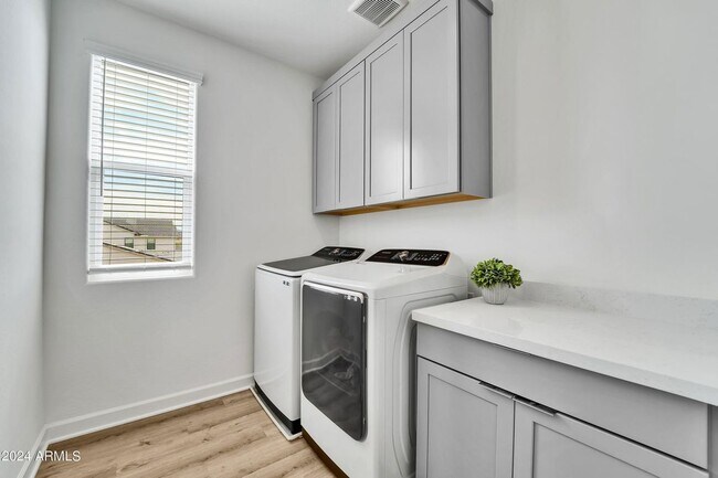 Foto del edificio - 15642 S 182nd Ave