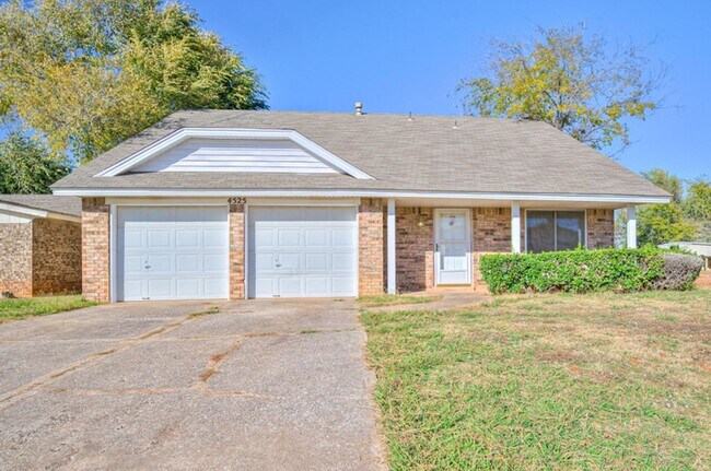 Building Photo - Newly Updated 4 Bedroom