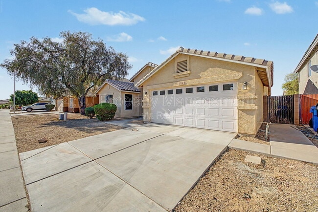 Building Photo - 6508 W Hilton Ave