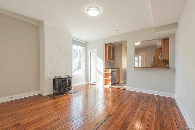 Building Photo - 2 N Plum St