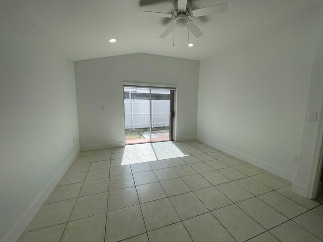 Foto del edificio - 18605 NW 52nd Path