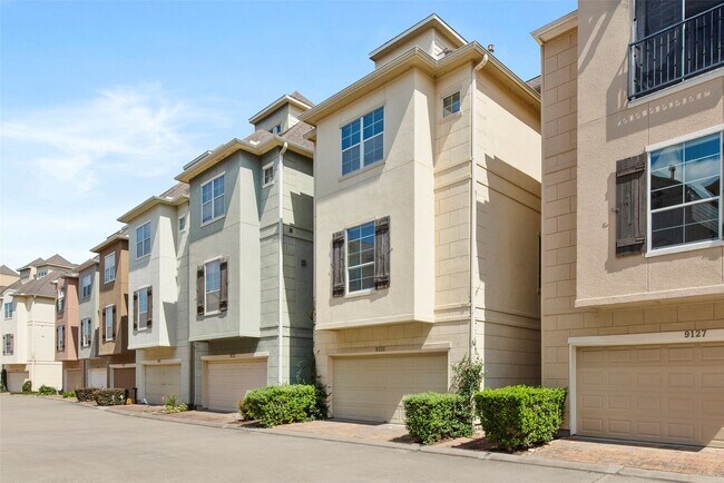 Building Photo - 9125 Harbor Hills Dr