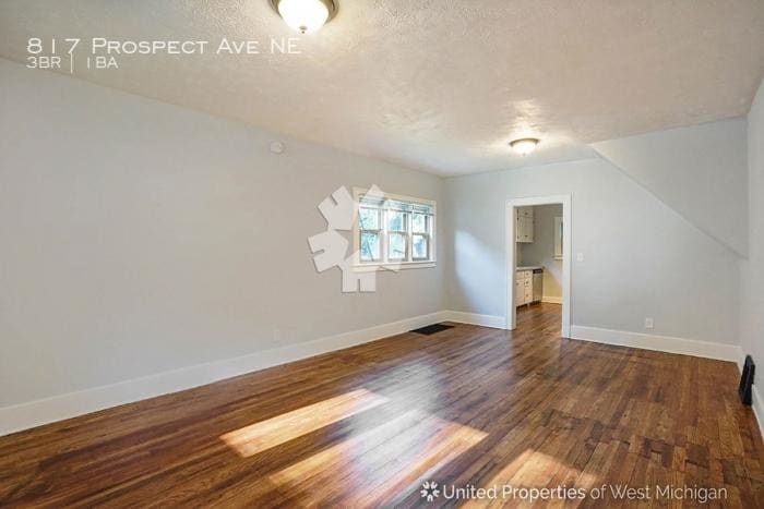 Primary Photo - 3 bedroom in Grand Rapids MI 49503