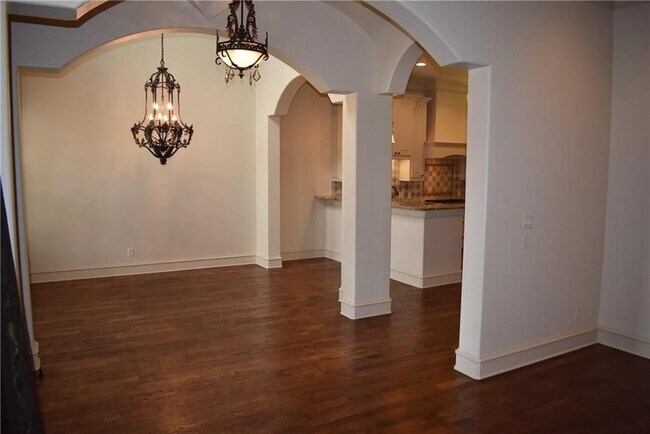 Building Photo - 1625 Fountain Pass Dr
