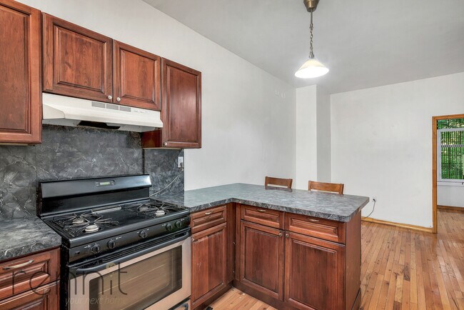 Foto del edificio - 248 Melrose St