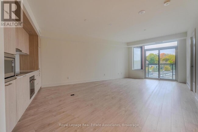 Building Photo - 259 The Kingsway