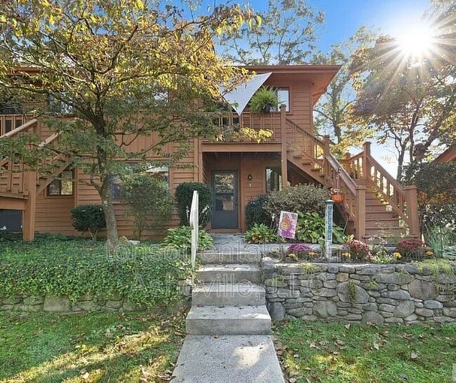 Building Photo - 581 Courtwood Ln