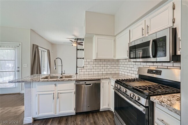 Foto del edificio - 9050 W Warm Springs Rd