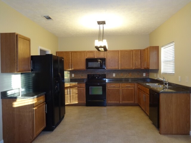 Building Photo - 72 Shady Valley Dr