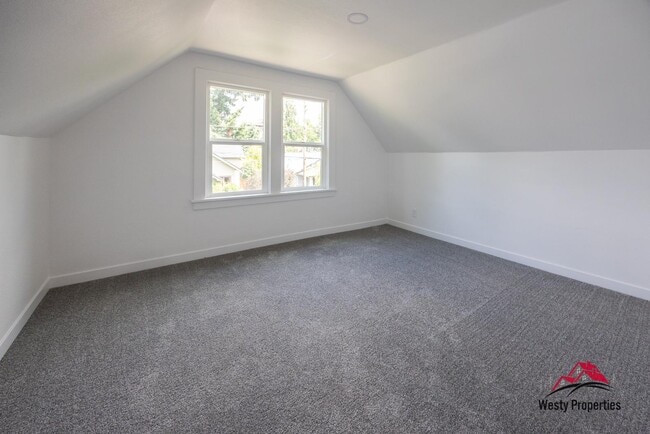 Photo - 542 NE Brazee St Apartment