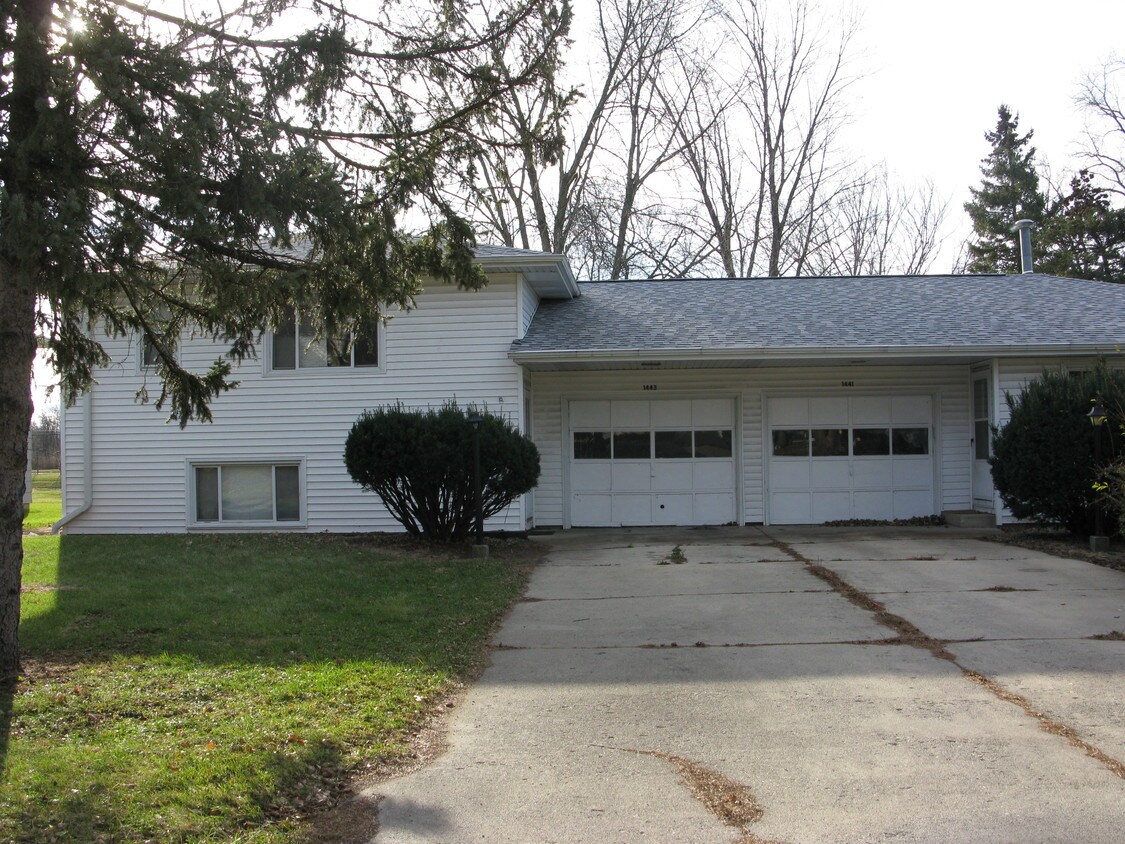 Primary Photo - 1443 Creek Ave